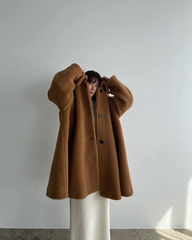 松本恵奈のMUST BUY-10月21日（金）発売の ”VOLUME FLARE BOA COAT”を